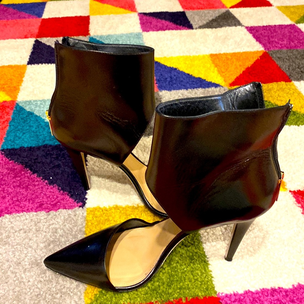 Tamara Mellon size41. Comes with box and bag for shoes.